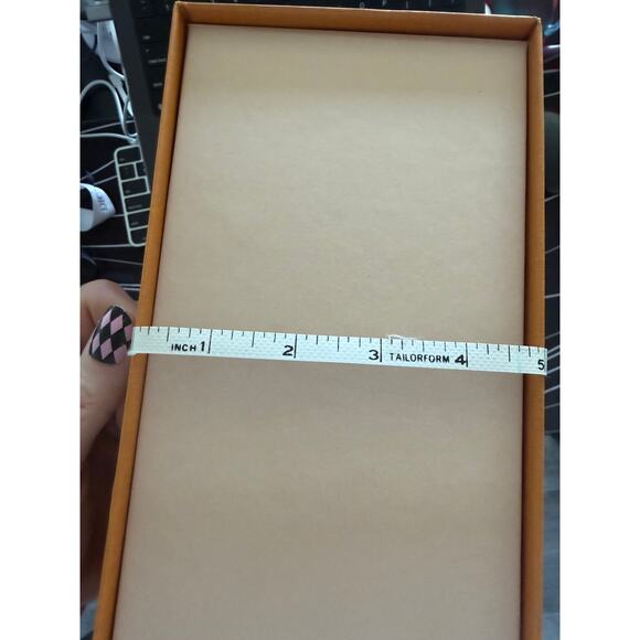 New Louis Vuitton Large Purse/Shoe Storage Box with ribbon - Picture 6 of 6